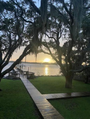 Stunning Waterfront View Home-Private Dock, Beach